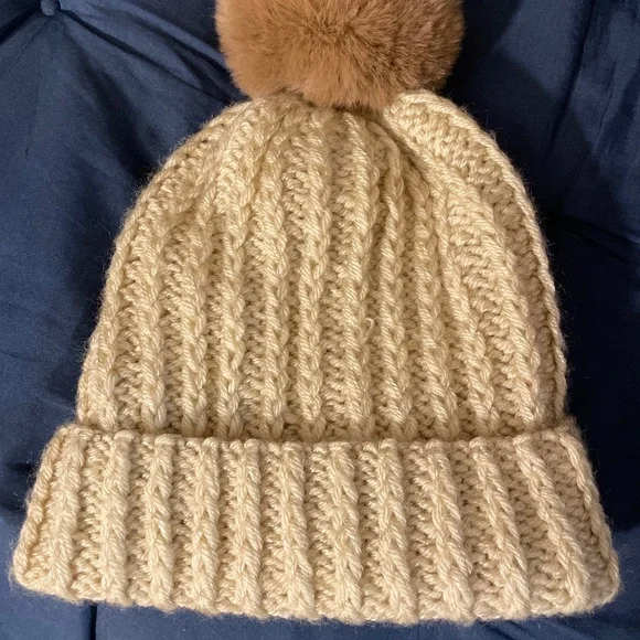Winter hat - Picture 1 of 3